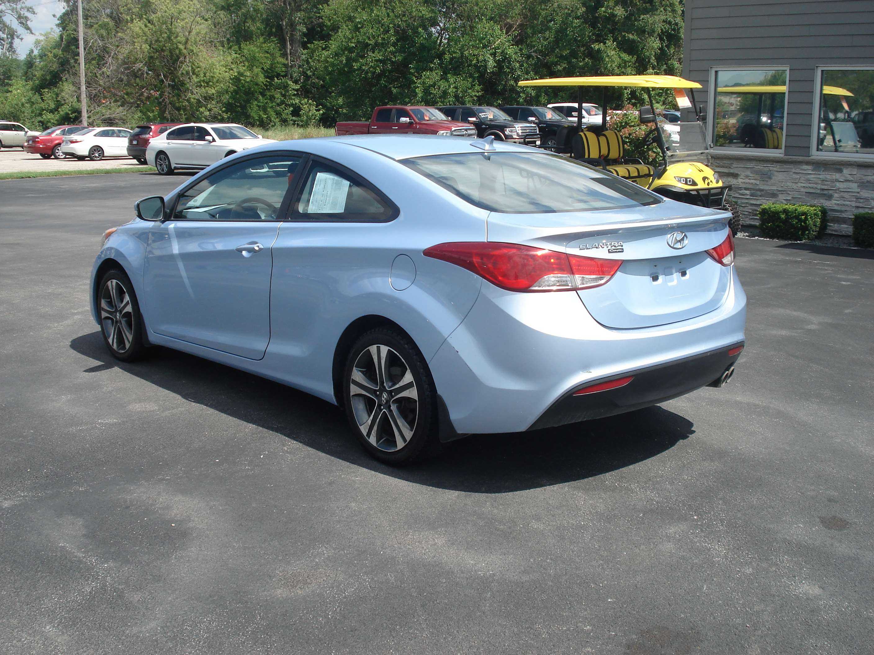 Hyundai Elantra Coupe Image 8