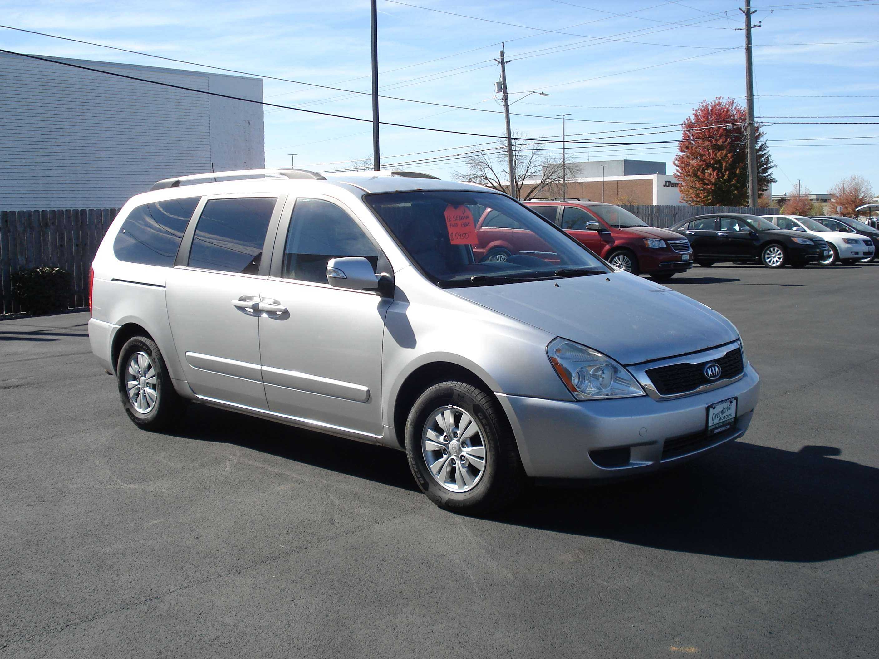 Kia Sedona Image 4