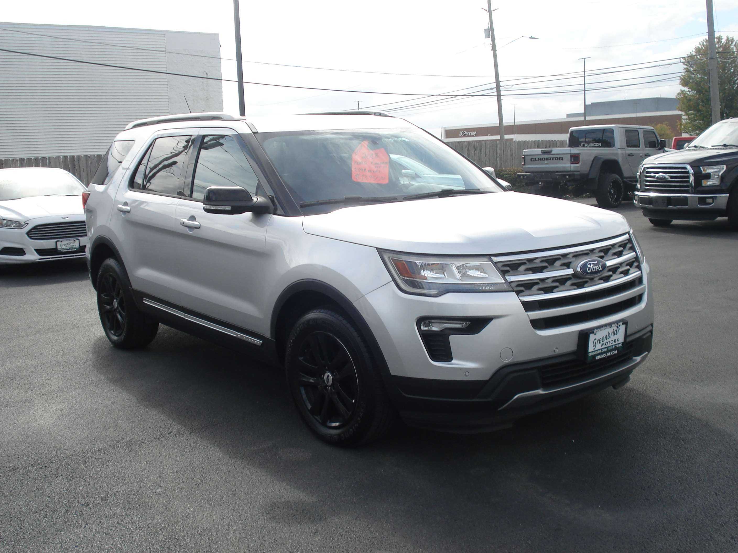 Ford Explorer Image 4