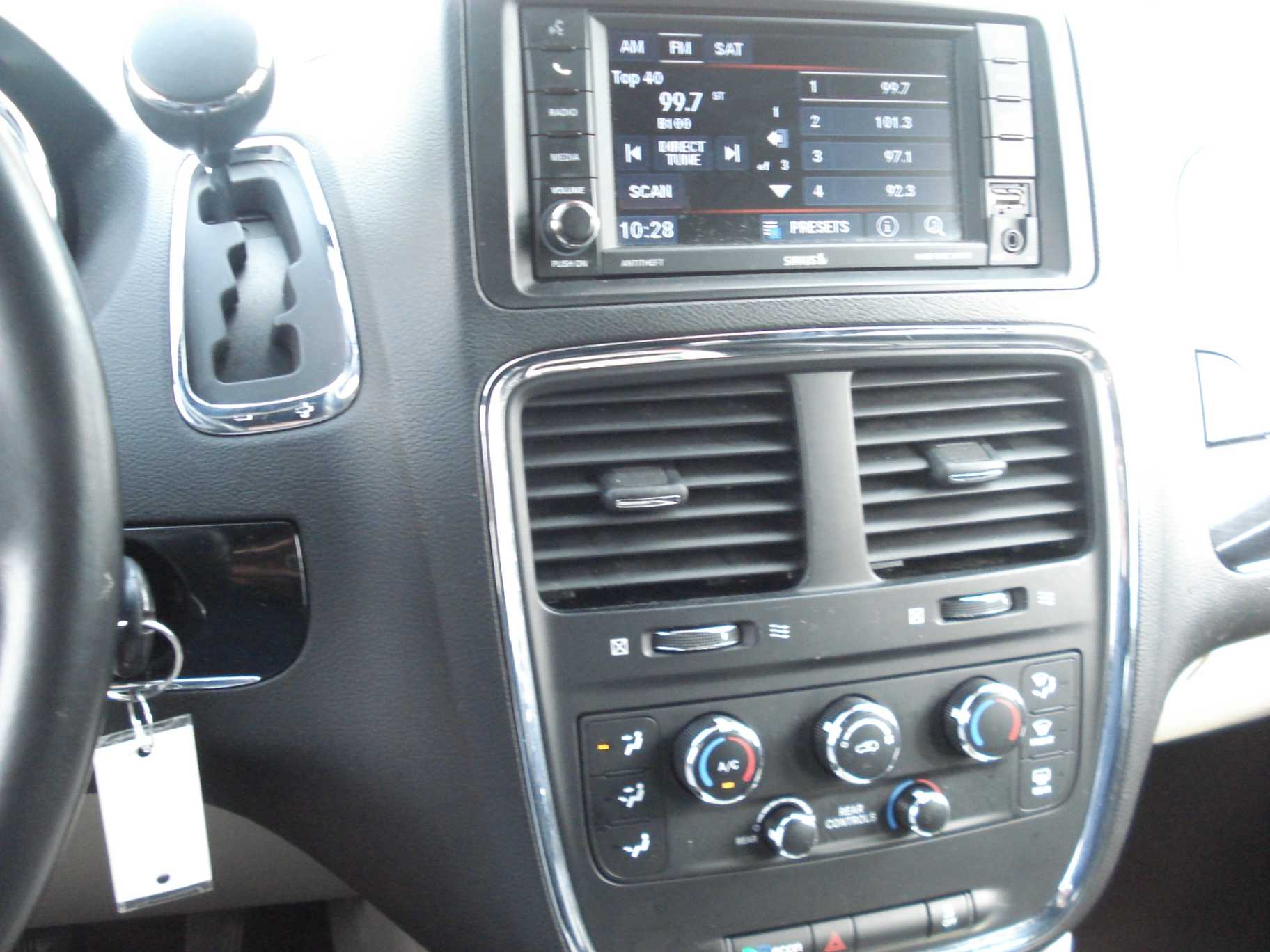 Dodge Grand Caravan Image 11