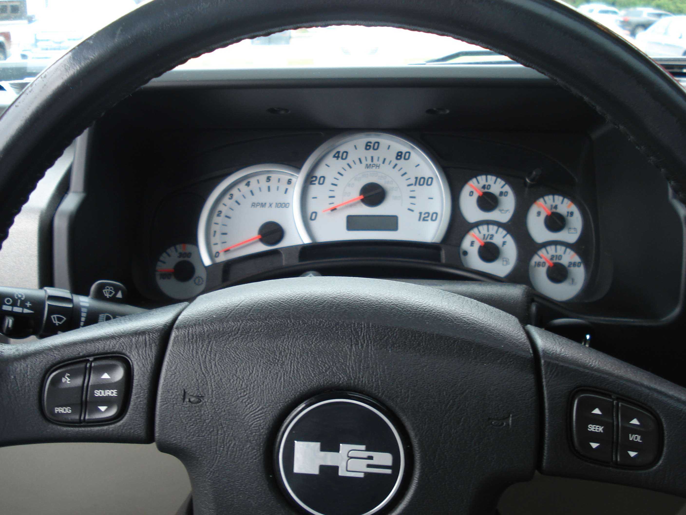 Hummer H2 Image 16