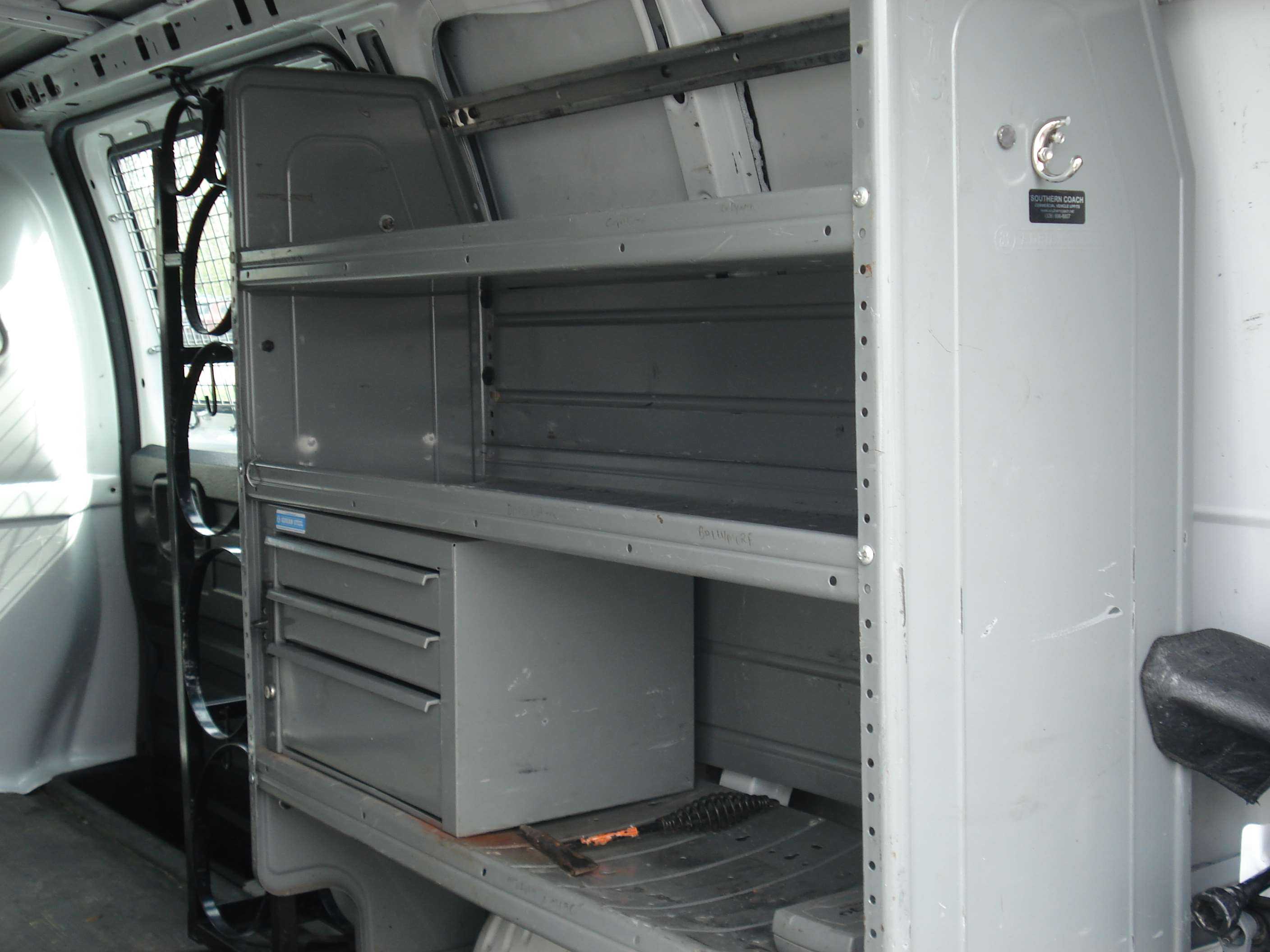 Chevrolet Express Image 21