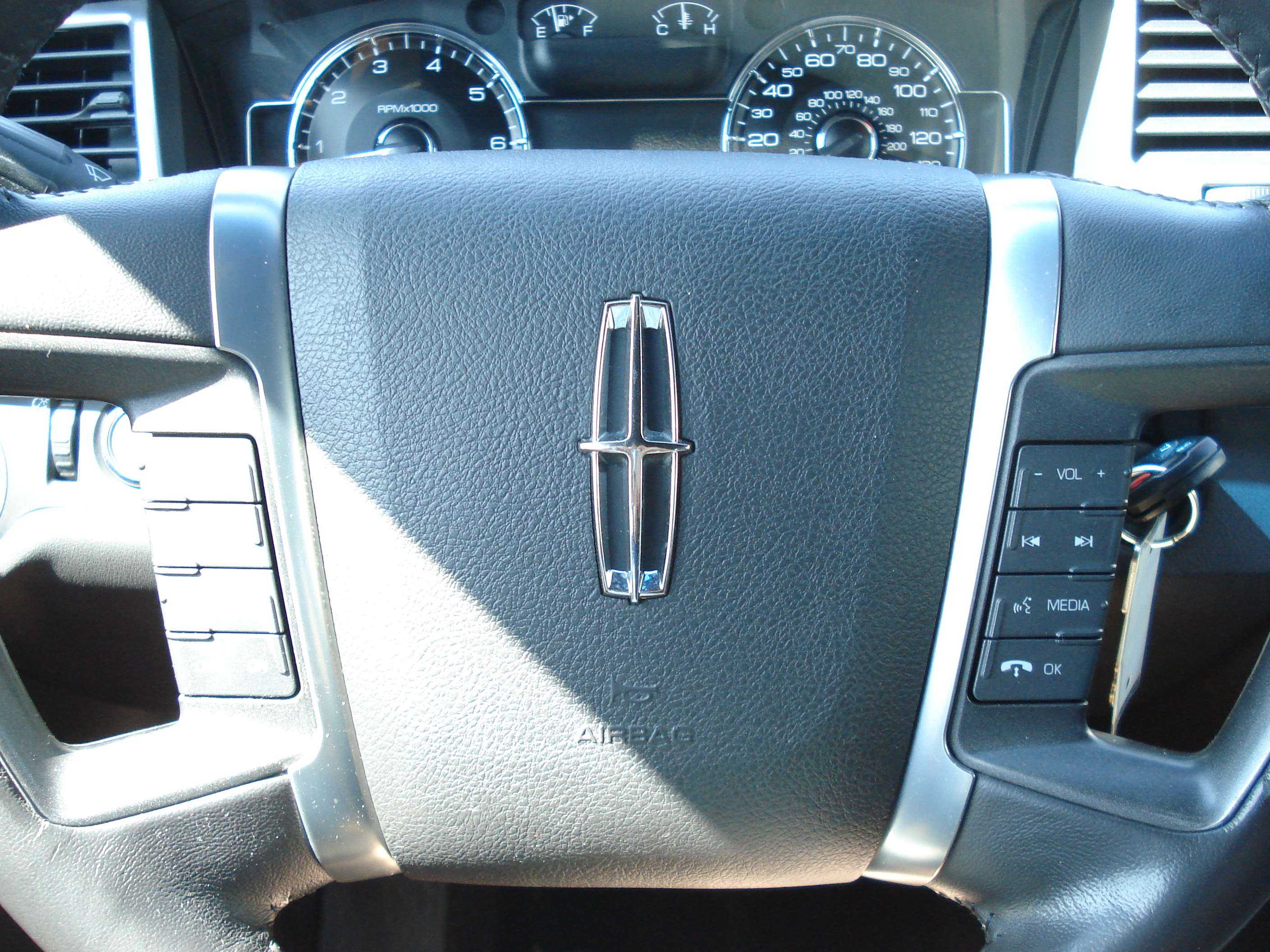 Lincoln Mks Image 13