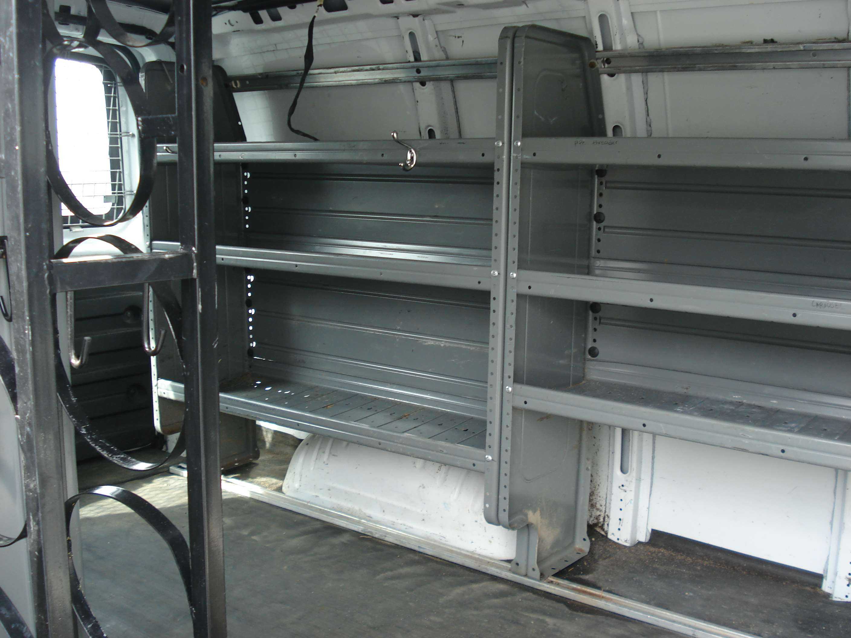Chevrolet Express Image 22