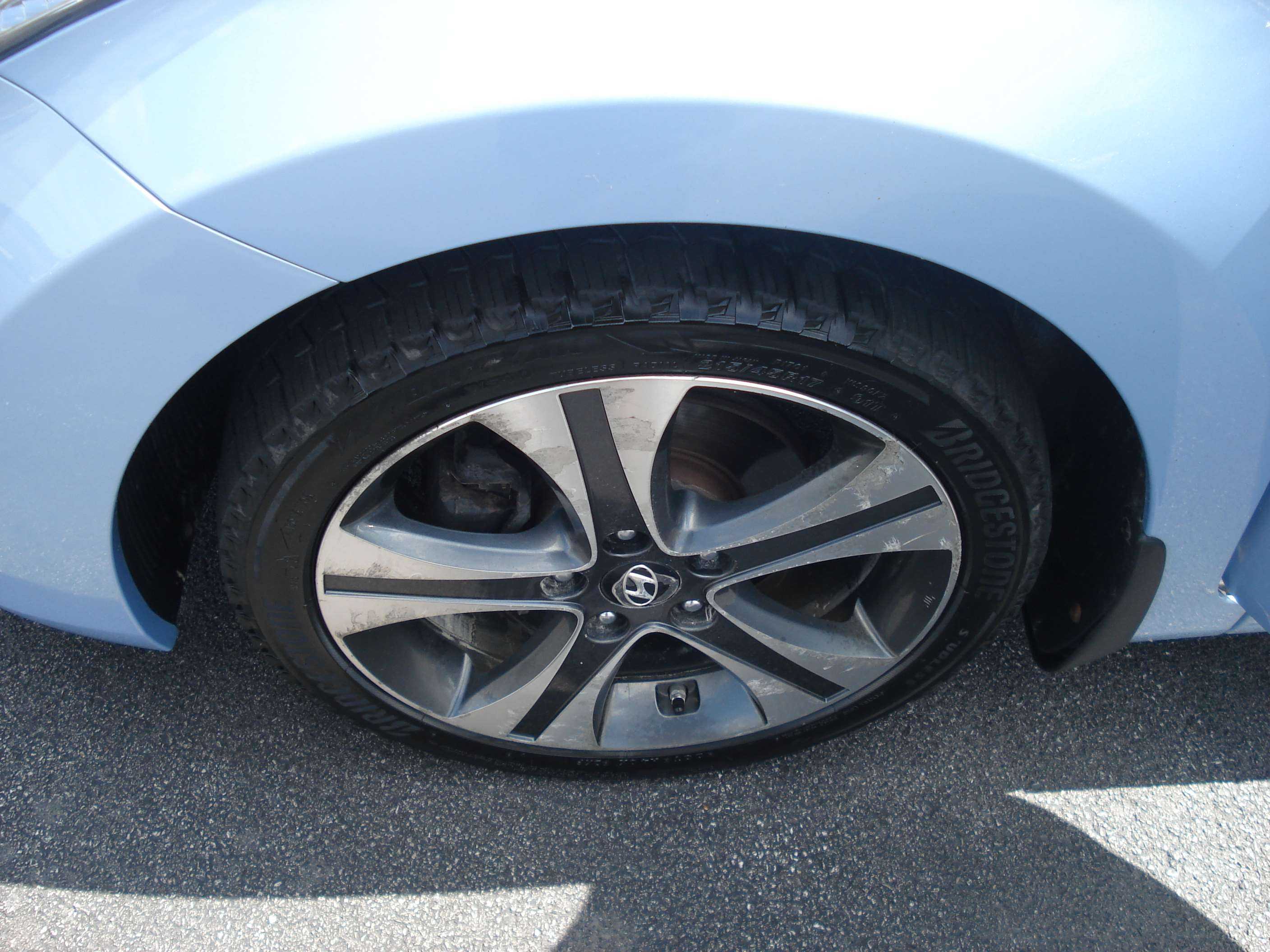Hyundai Elantra Coupe Image 10