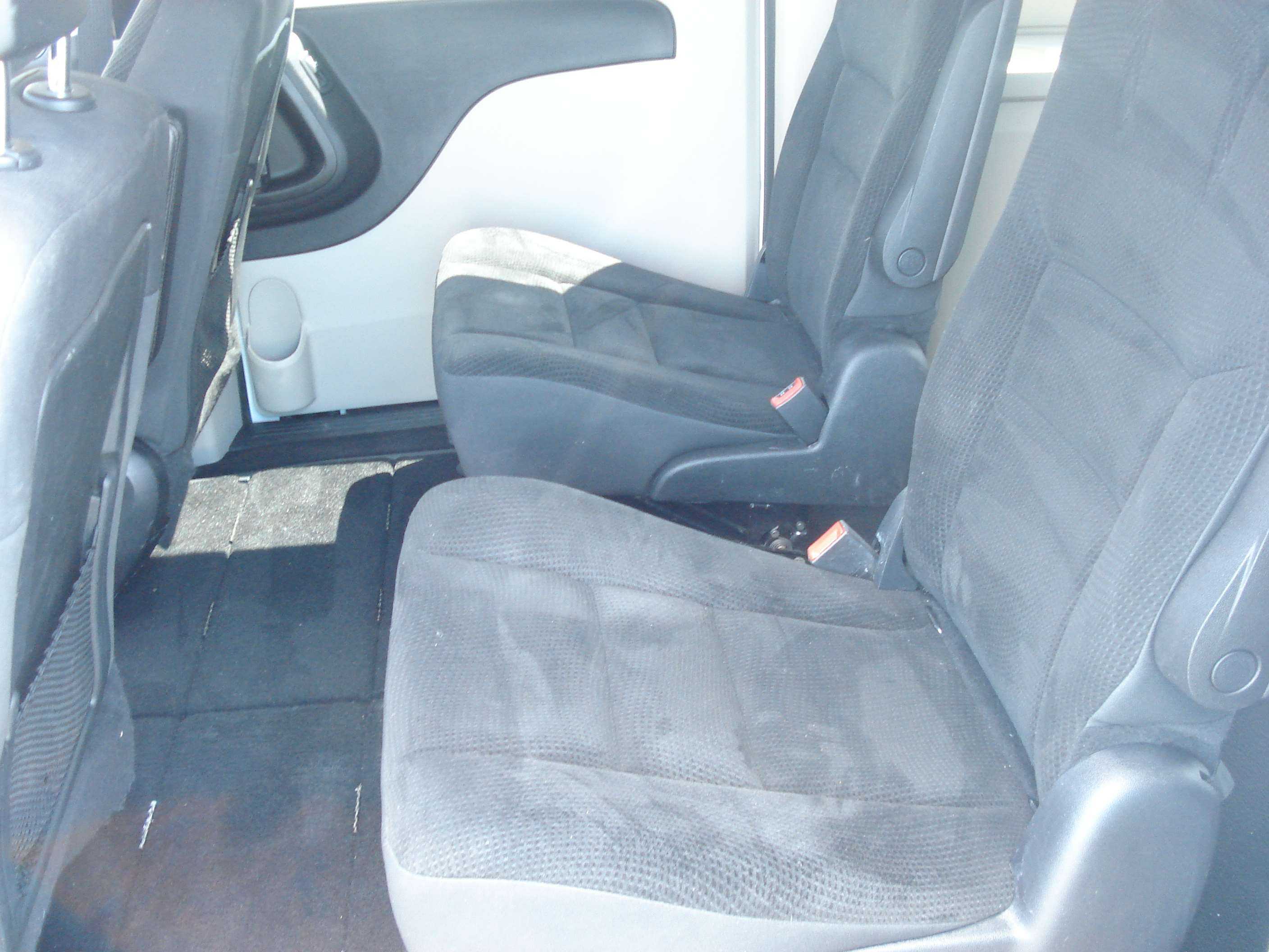 Dodge Grand Caravan Image 11