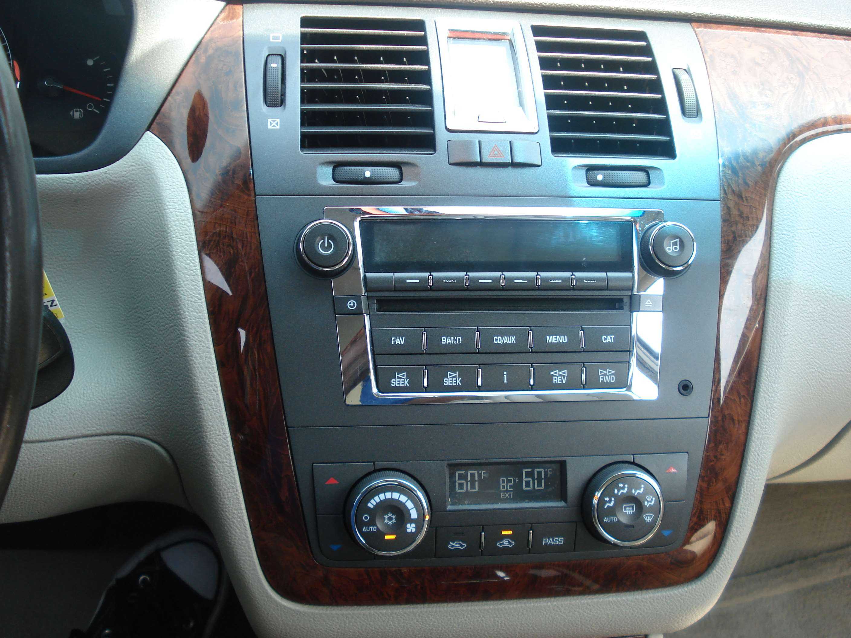 Cadillac Dts Image 14