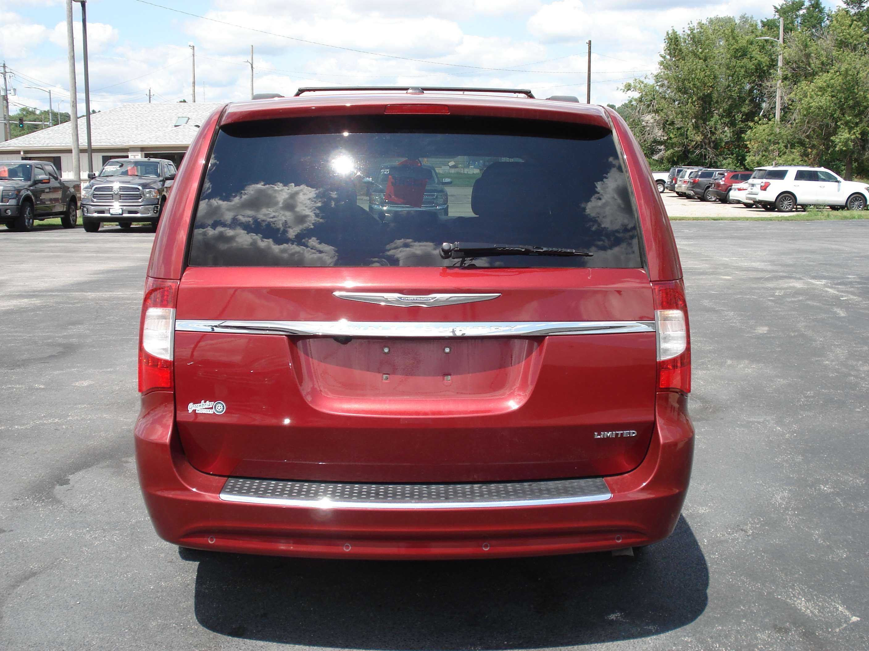 Chrysler Town And Country Image 7
