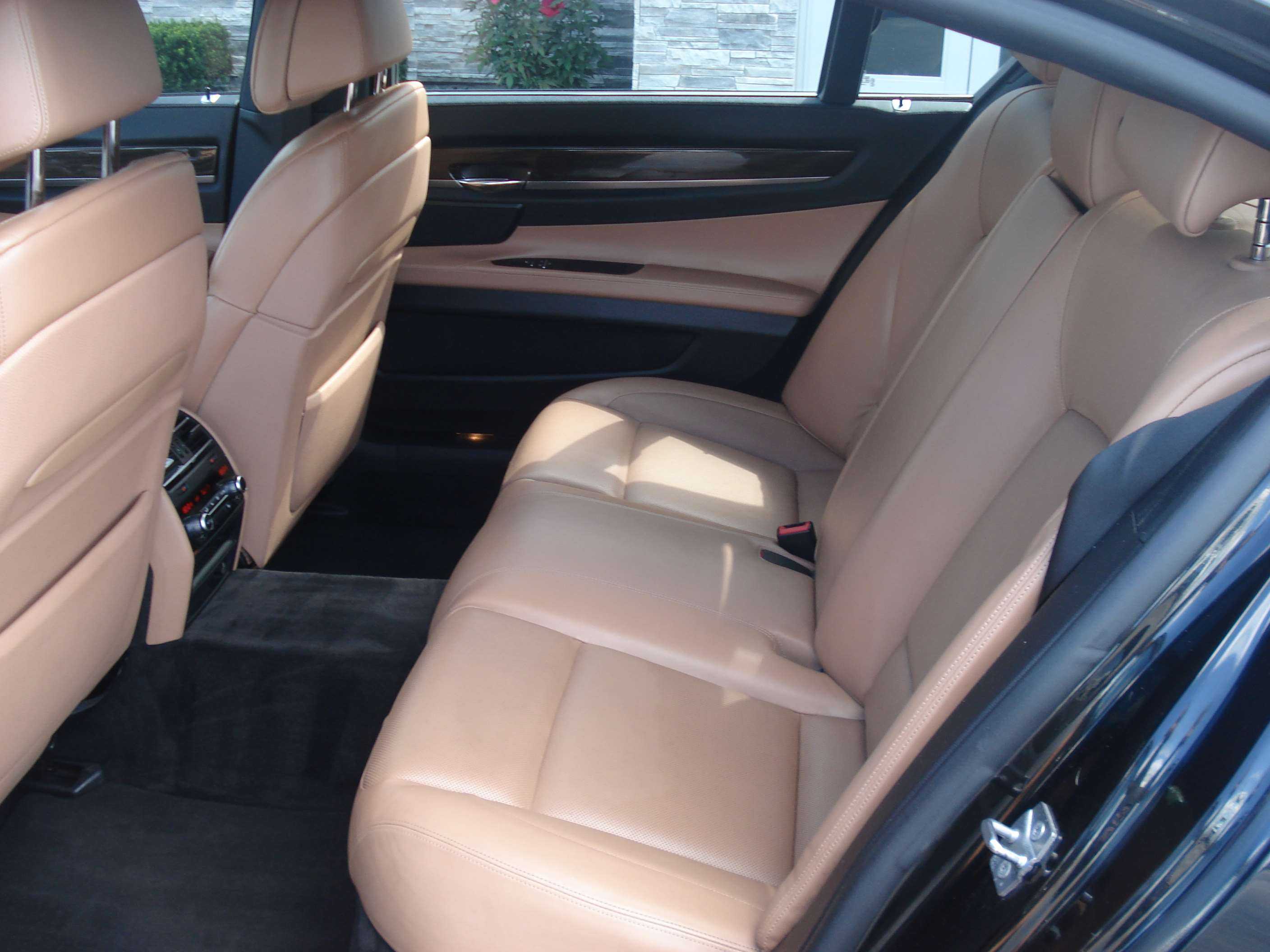 Bmw 7 Series Image 12