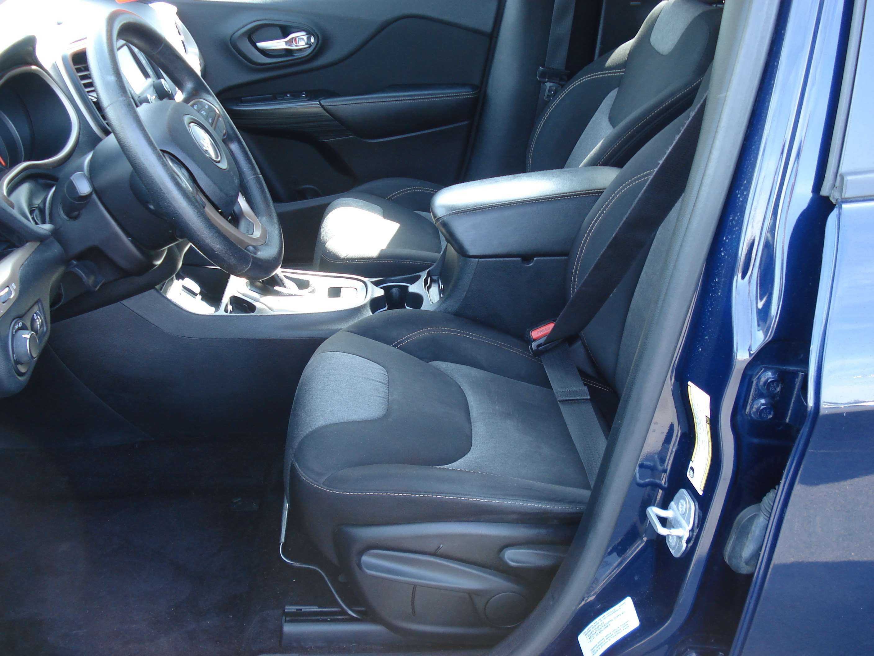 Jeep Cherokee Image 11