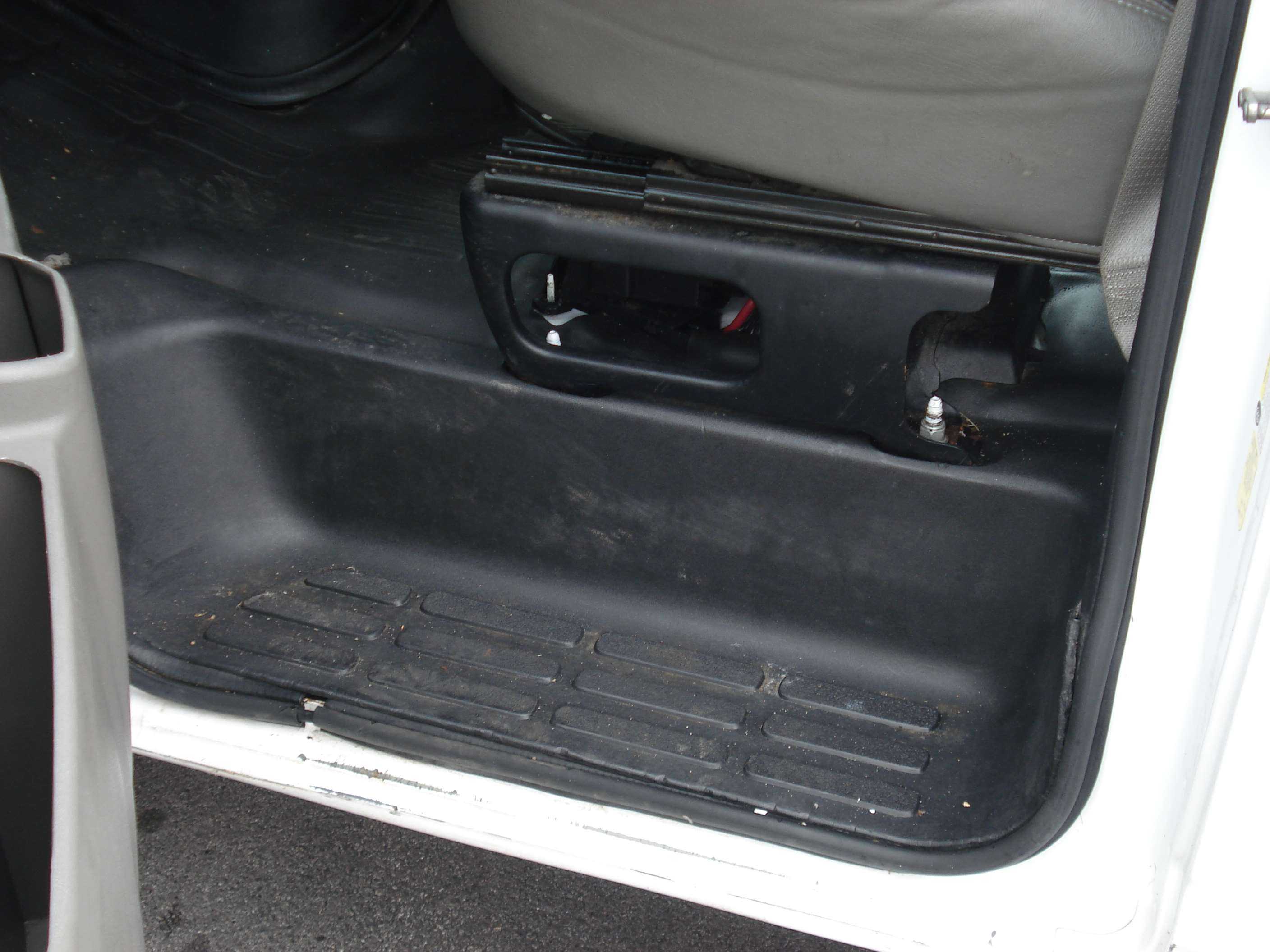 Chevrolet Express Image 18