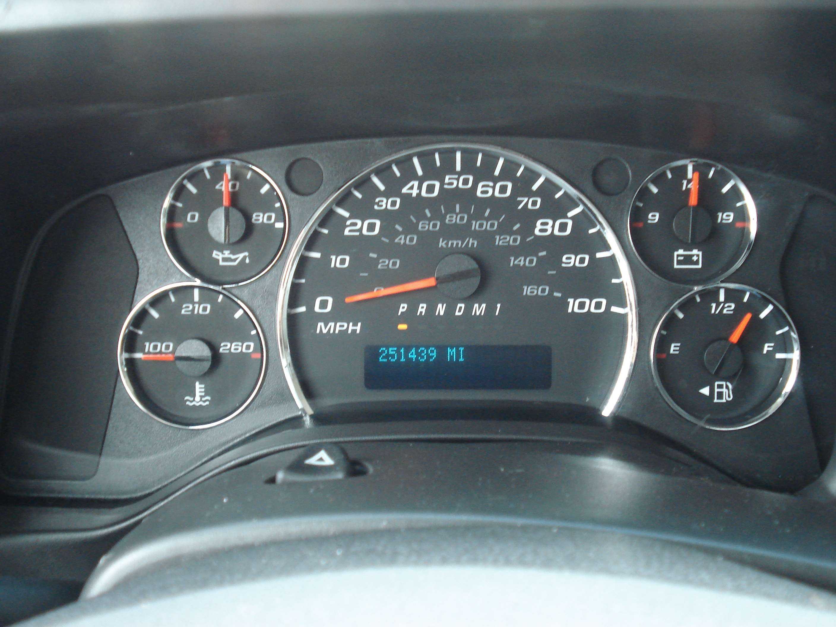 Chevrolet Express Image 15