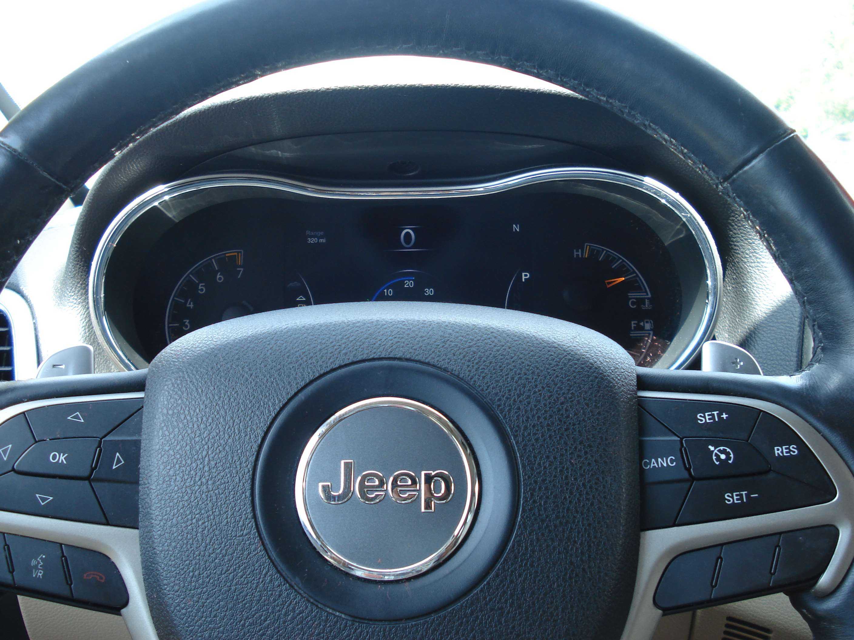 Jeep Grand Cherokee Image 14