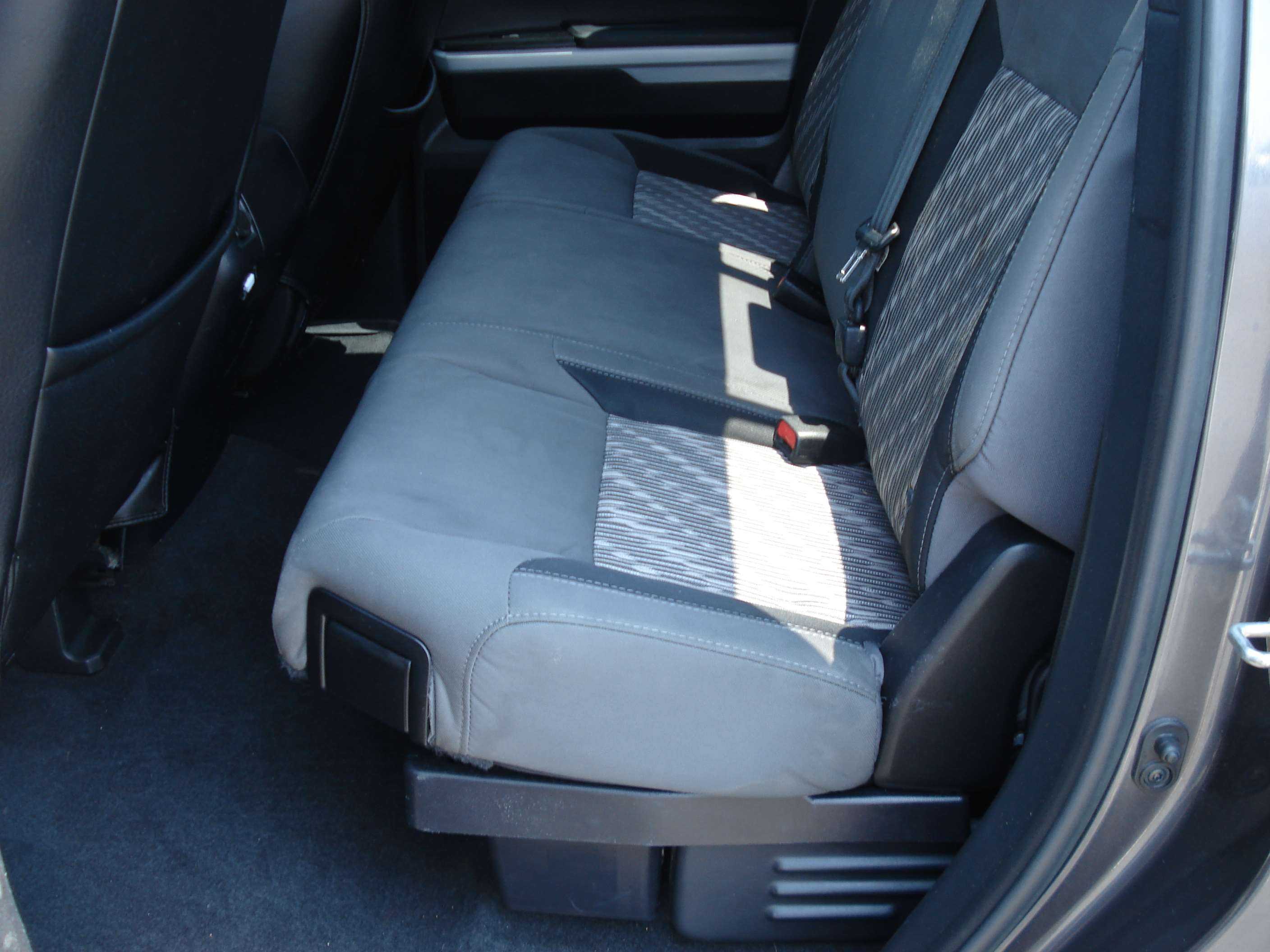 Toyota Tundra Image 12