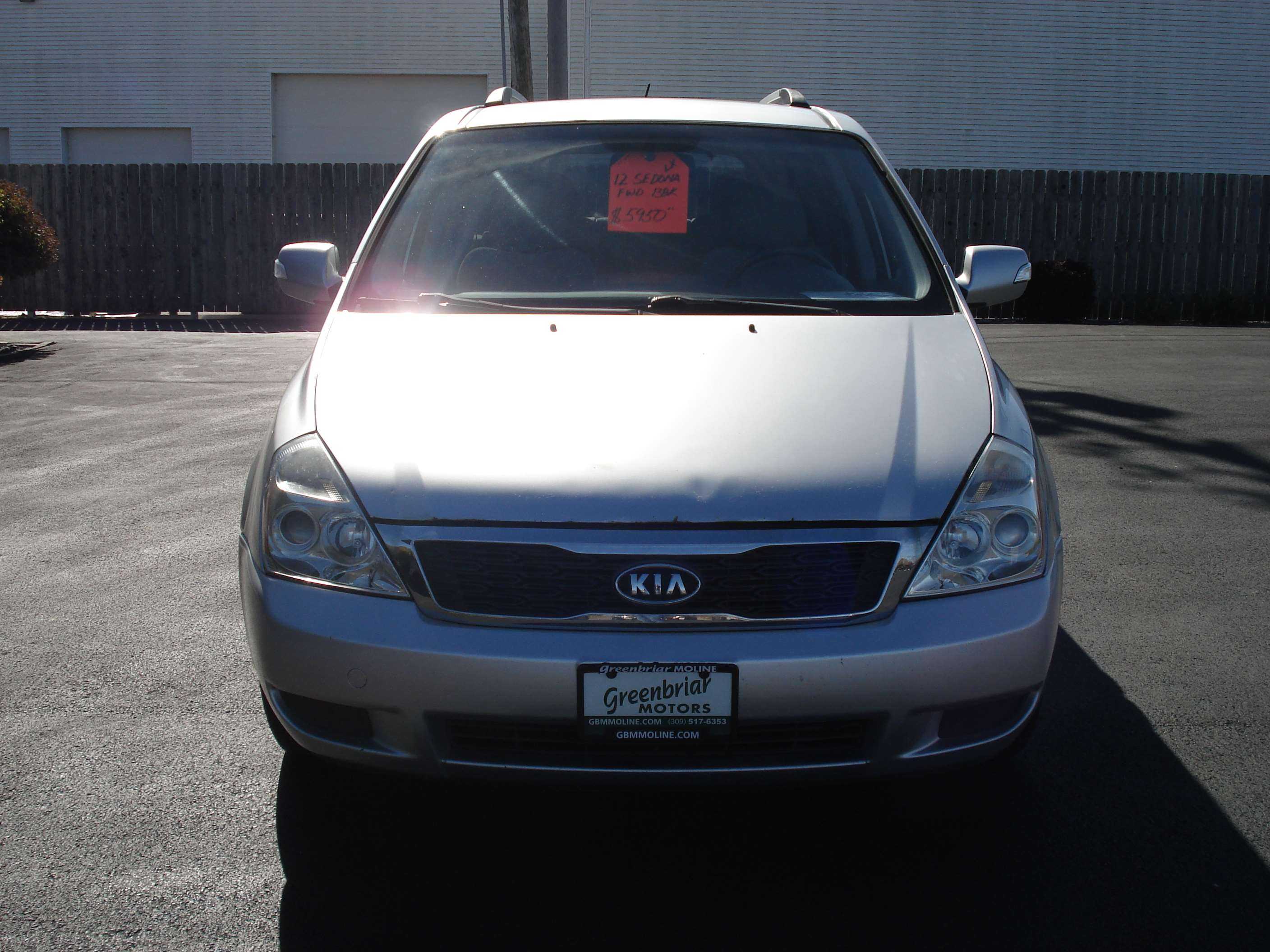 Kia Sedona Image 3