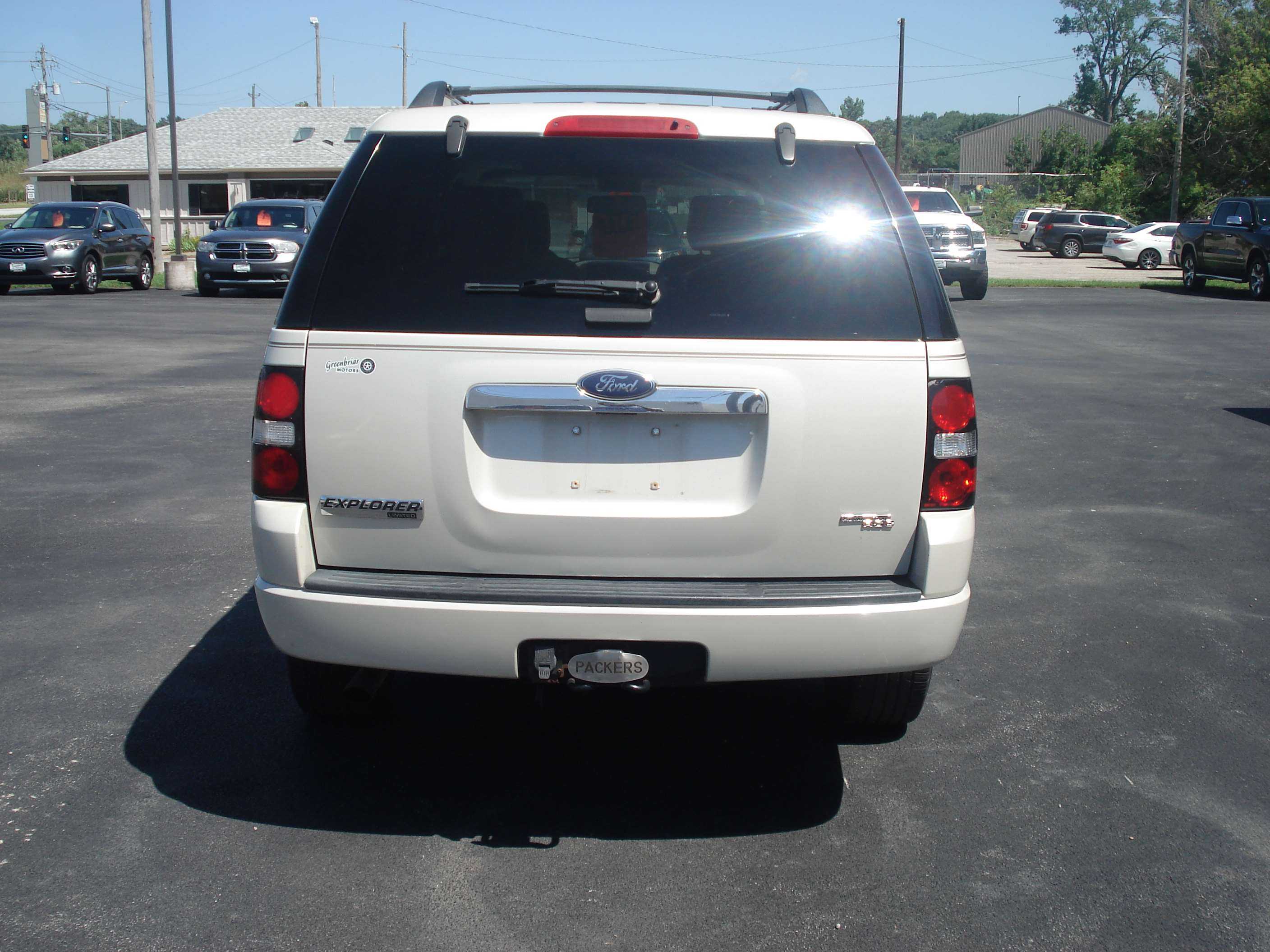Ford Explorer Image 7