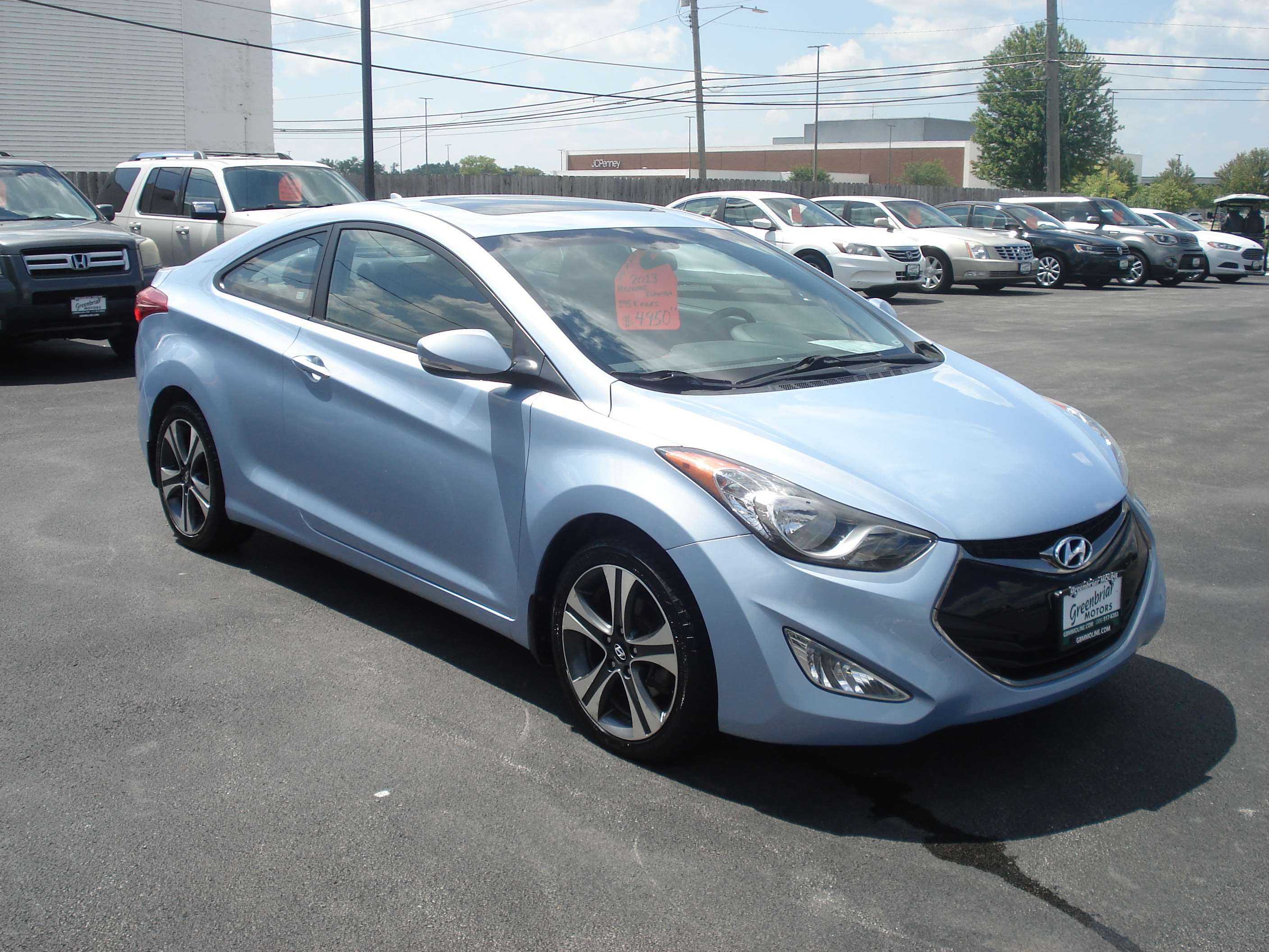 Hyundai Elantra Coupe Image 4