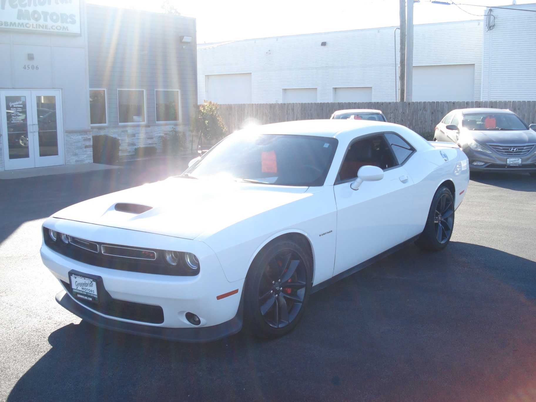 Dodge Challenger Image 2