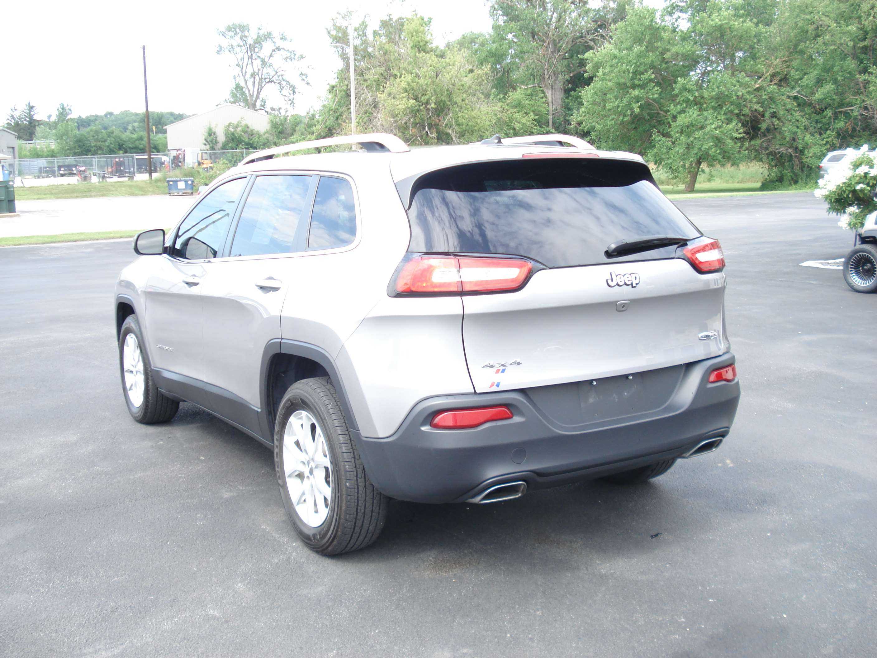 Jeep Cherokee Image 8