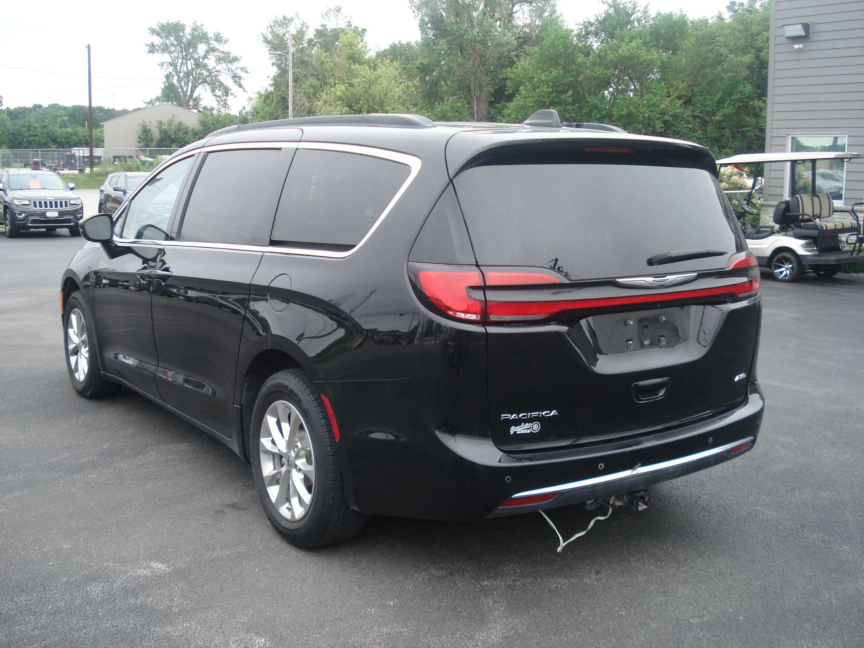 Chrysler Pacifica Image 8