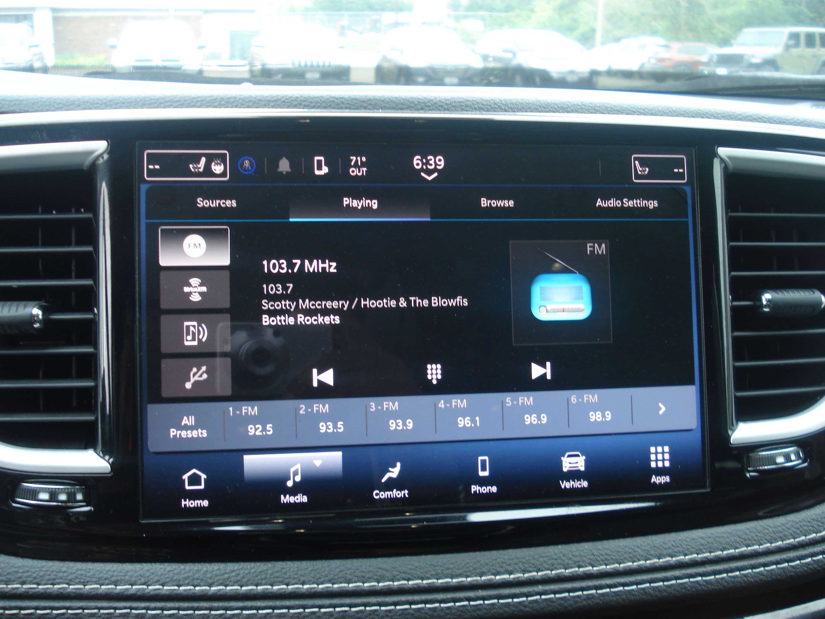 Chrysler Pacifica Image 15