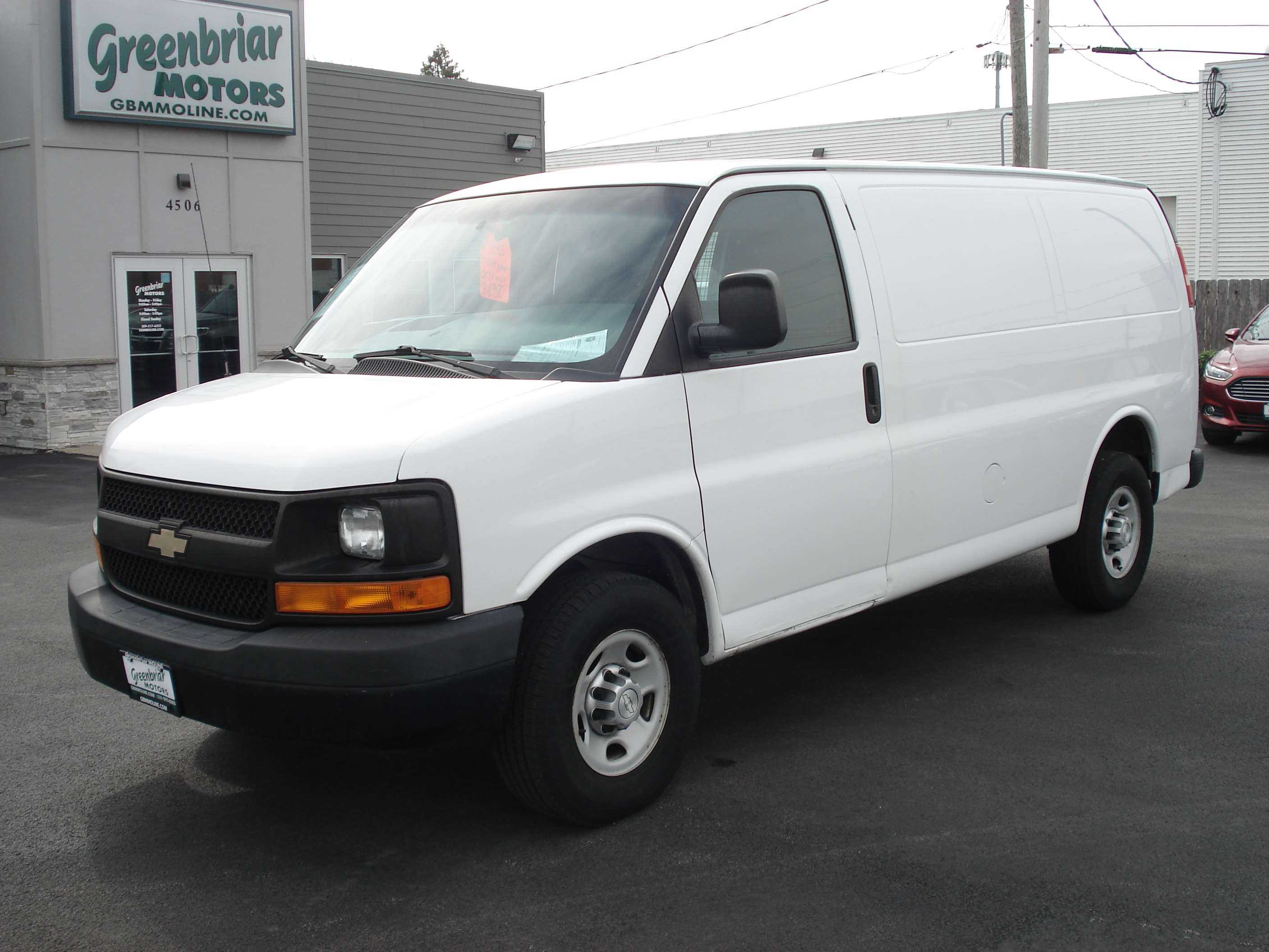 Chevrolet Express Image 4