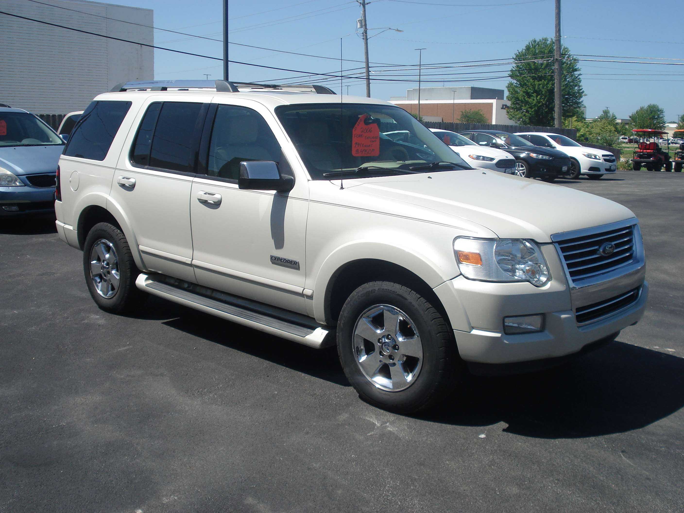 Ford Explorer Image 4