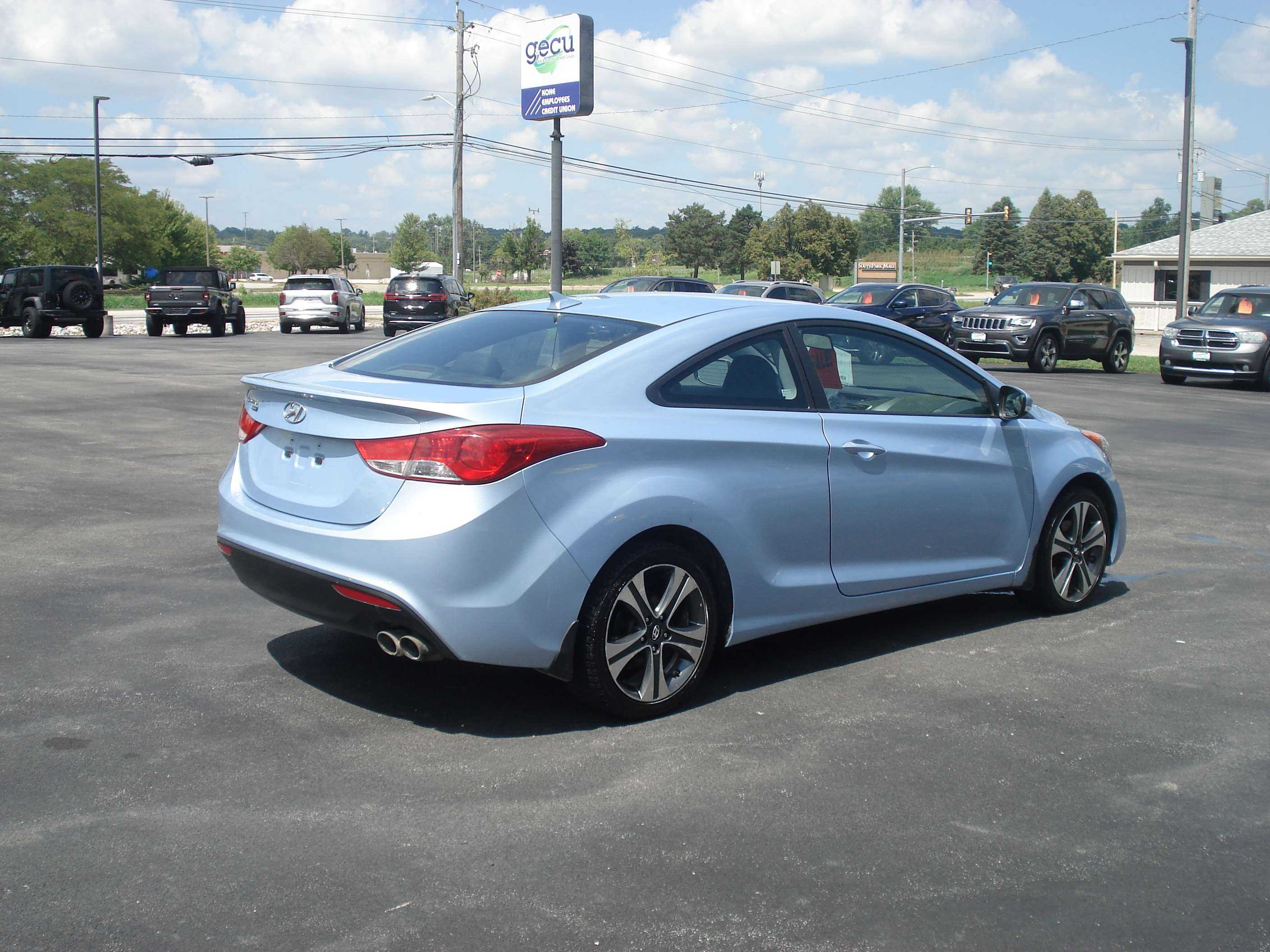 Hyundai Elantra Coupe Image 6