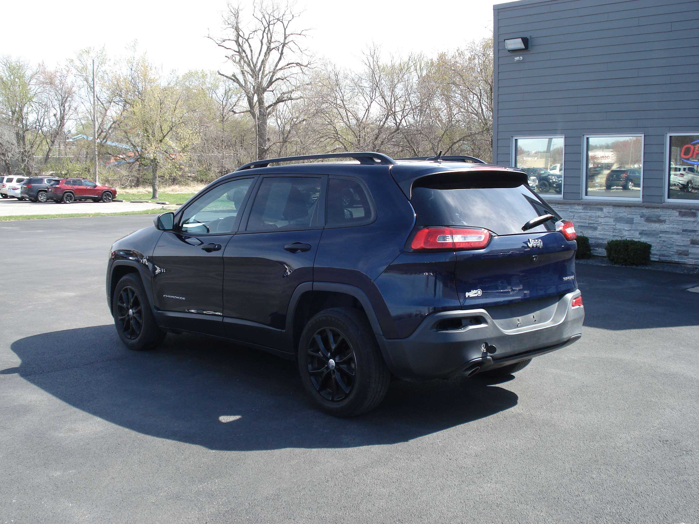 Jeep Cherokee Image 8