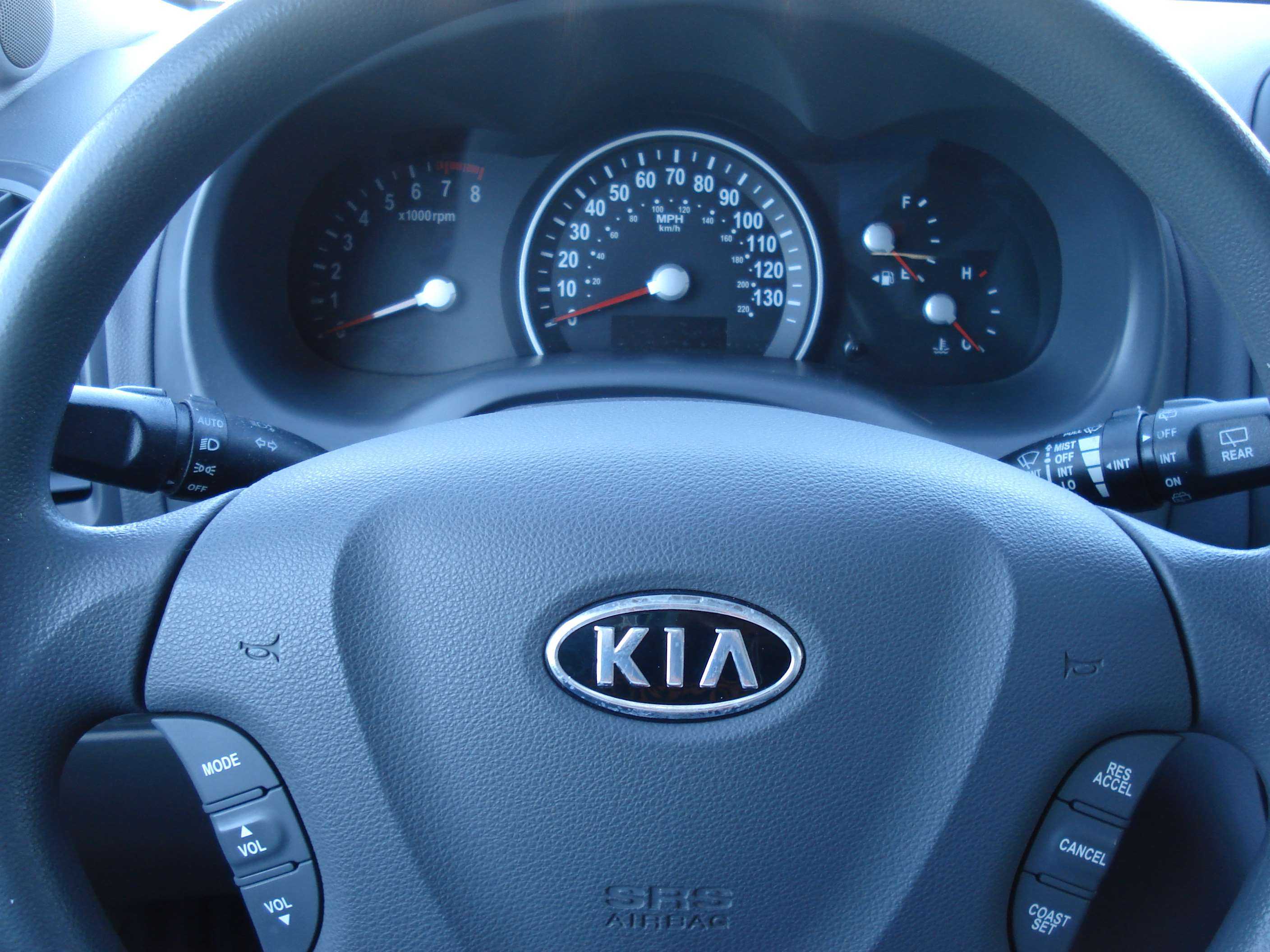 Kia Sedona Image 16