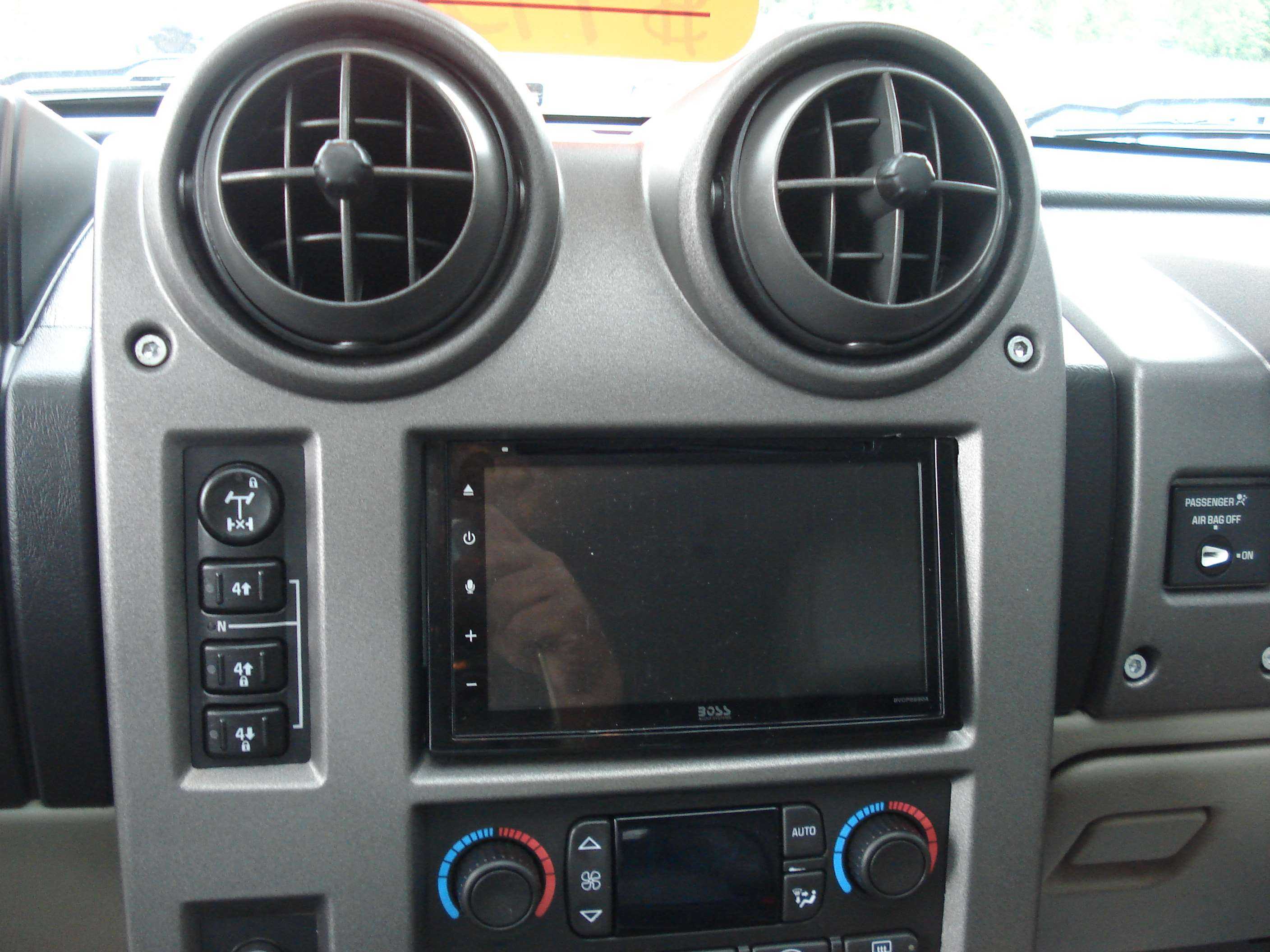 Hummer H2 Image 15