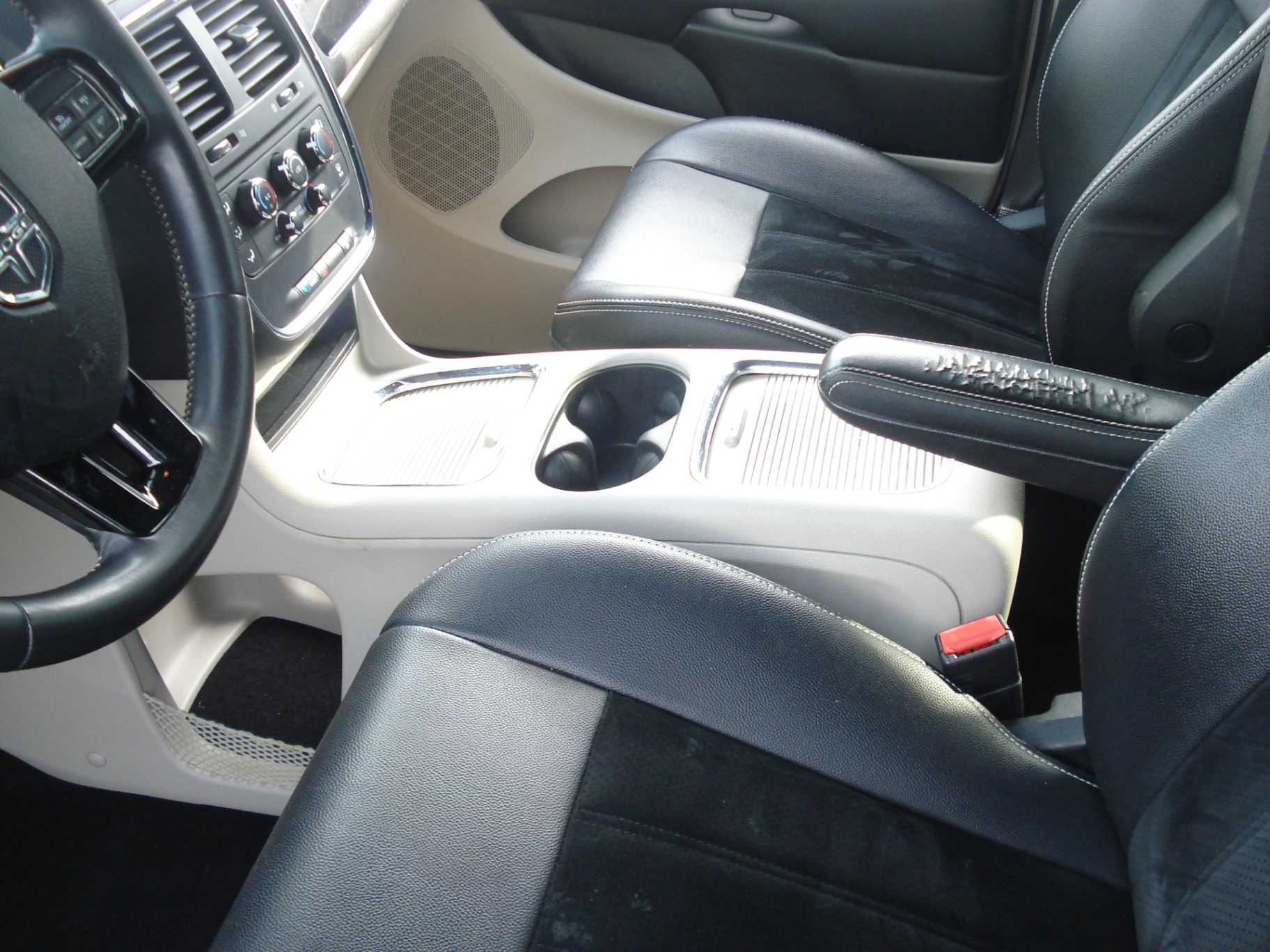 Dodge Grand Caravan Image 8