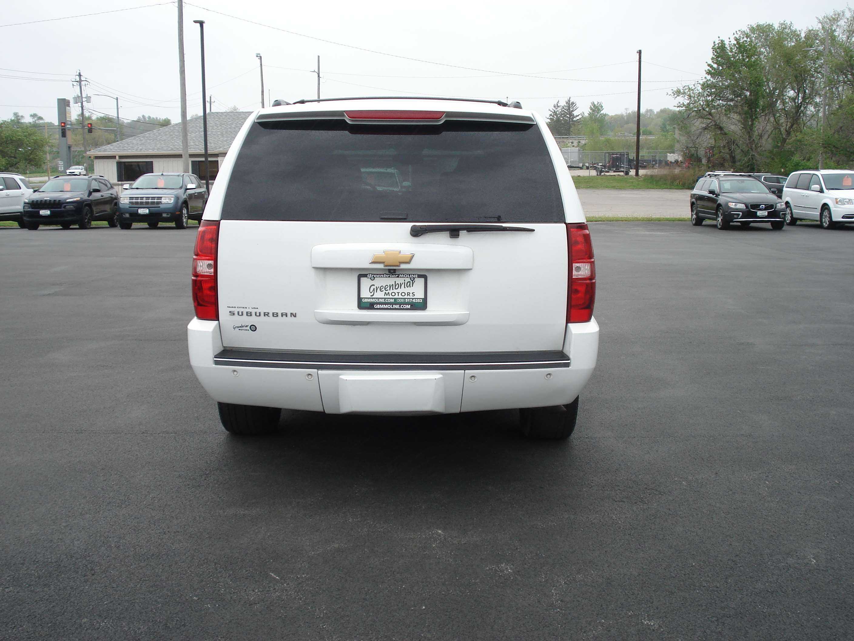 Chevrolet Suburban Image 7