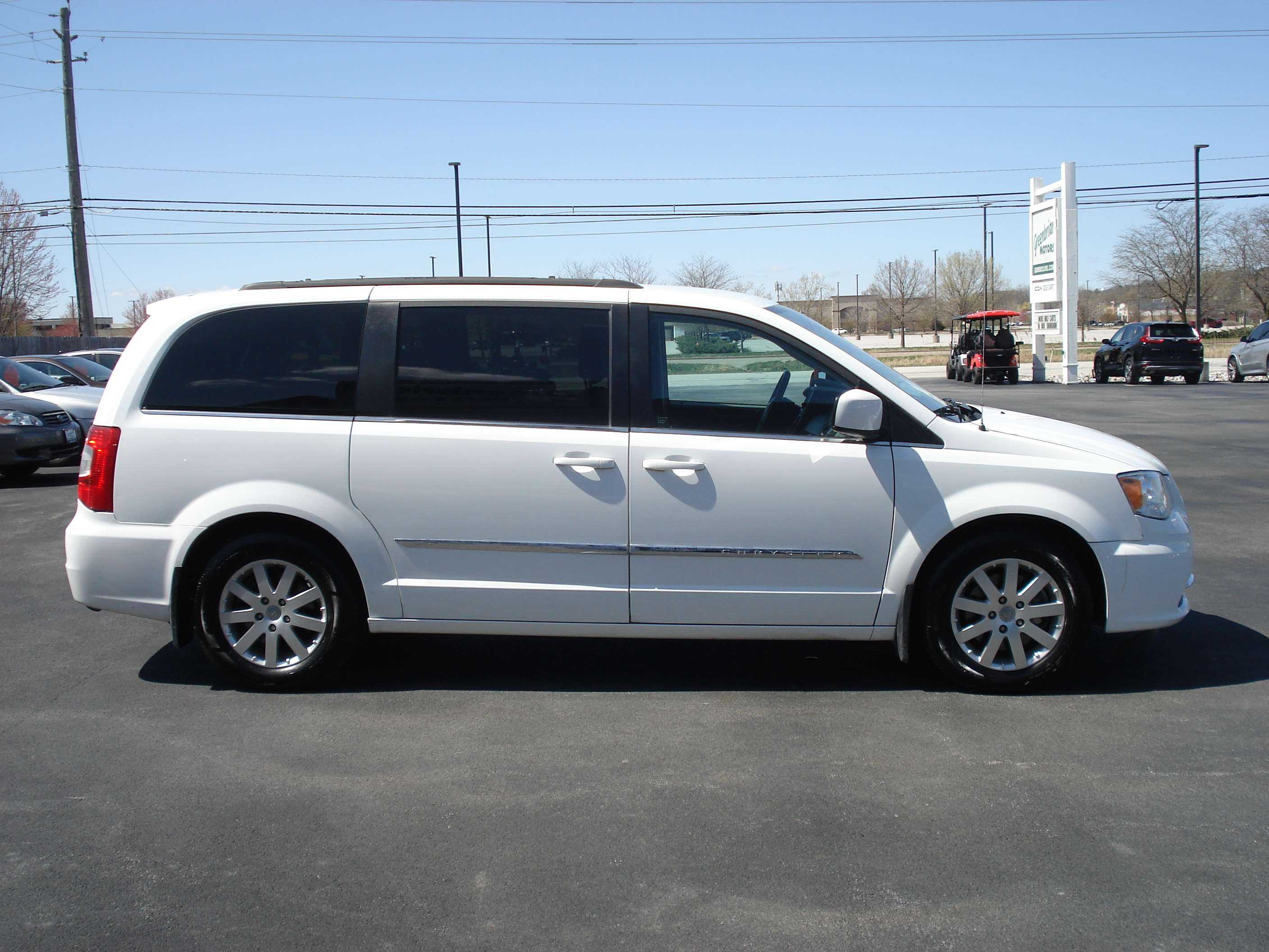 Chrysler Town And Country Image 5
