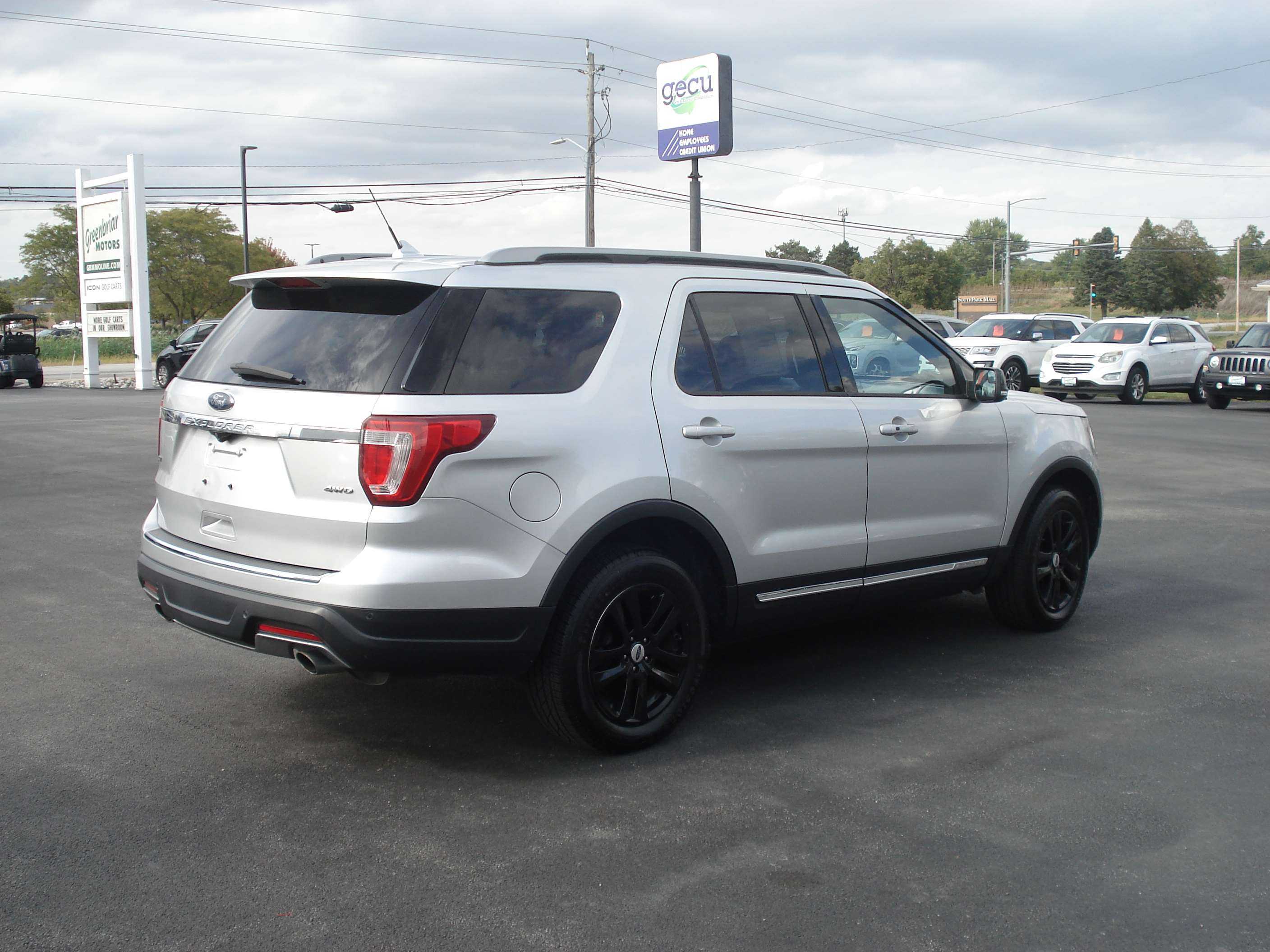 Ford Explorer Image 6