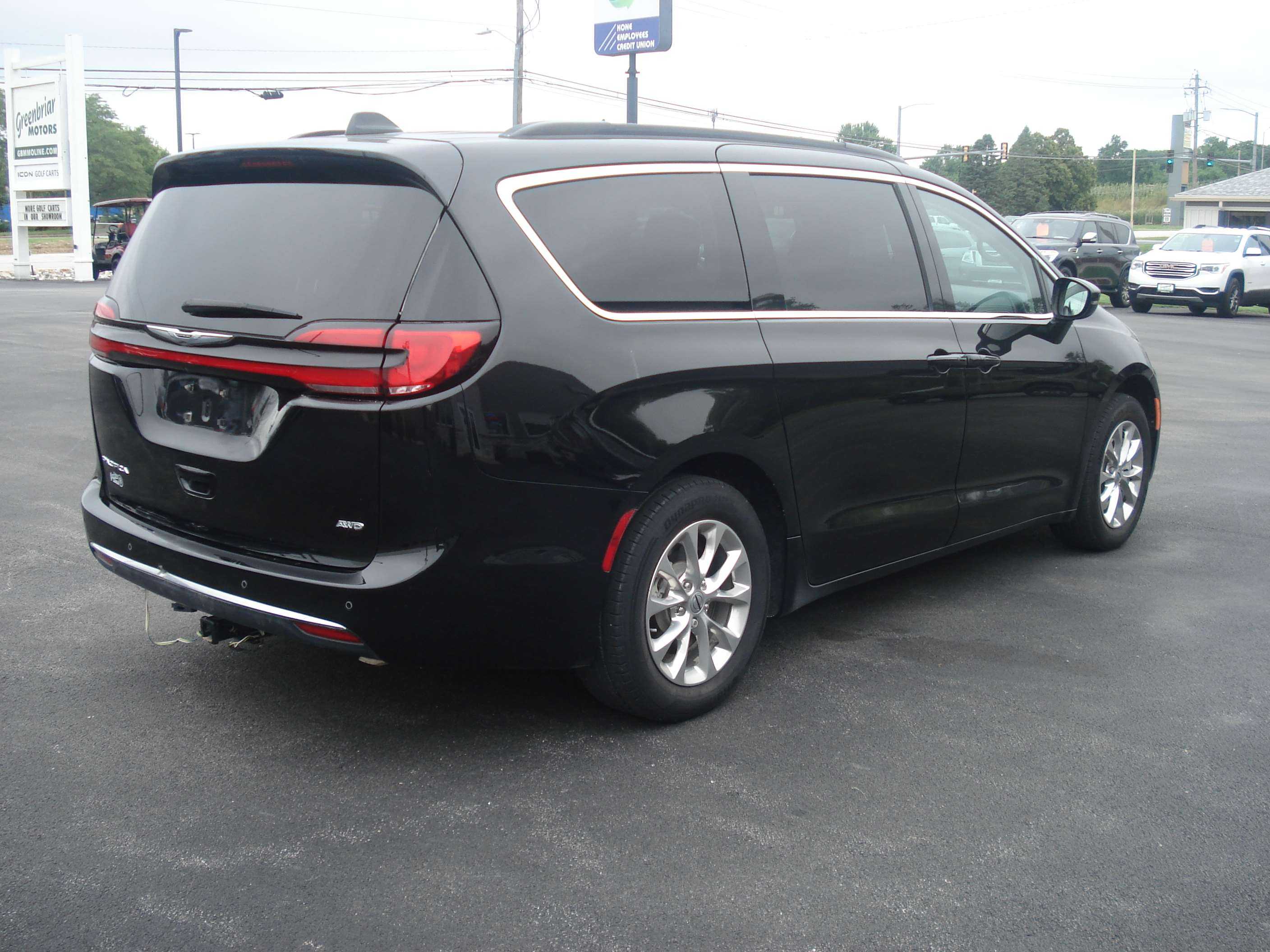 Chrysler Pacifica Image 6