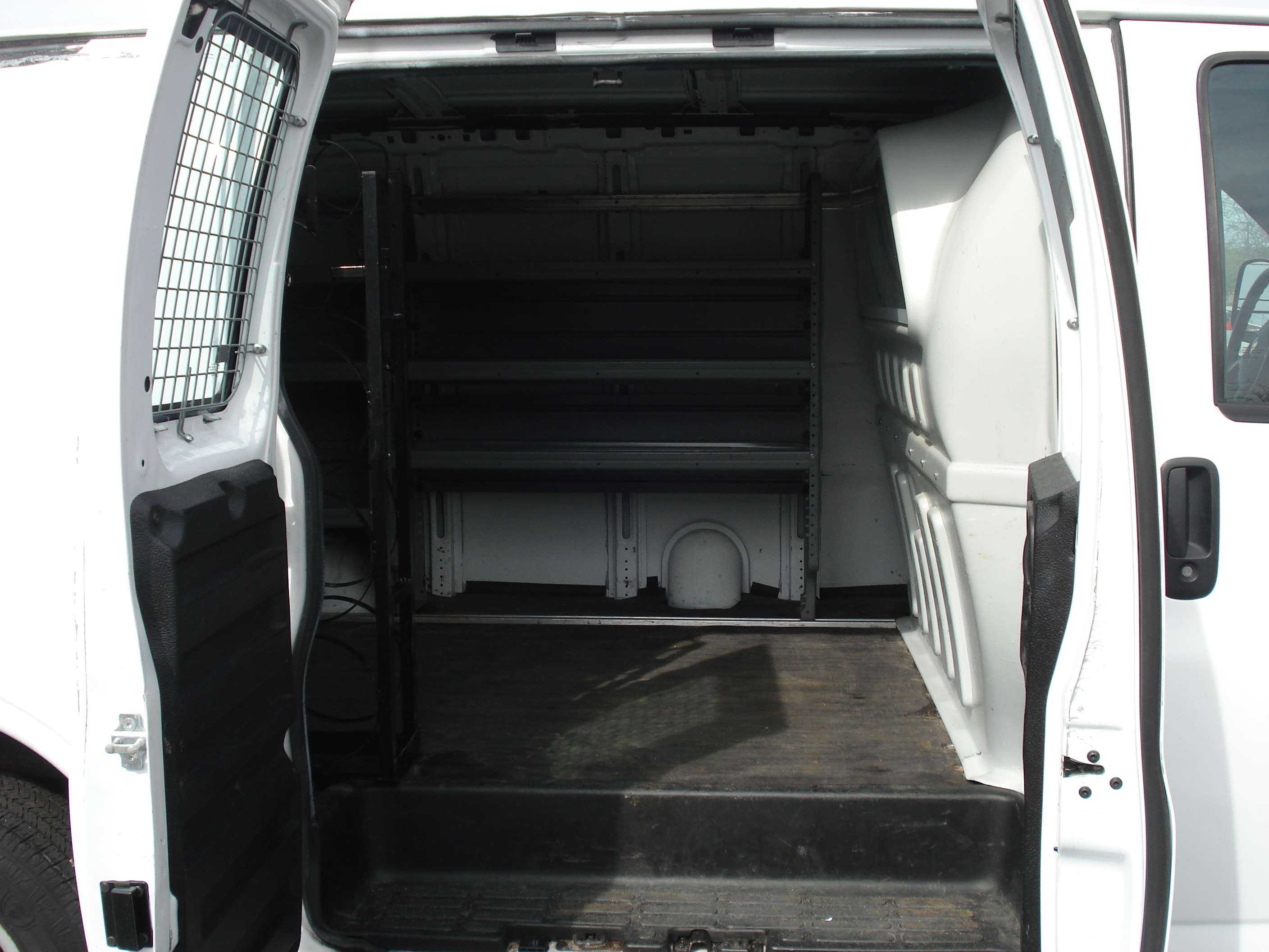 Chevrolet Express Image 11