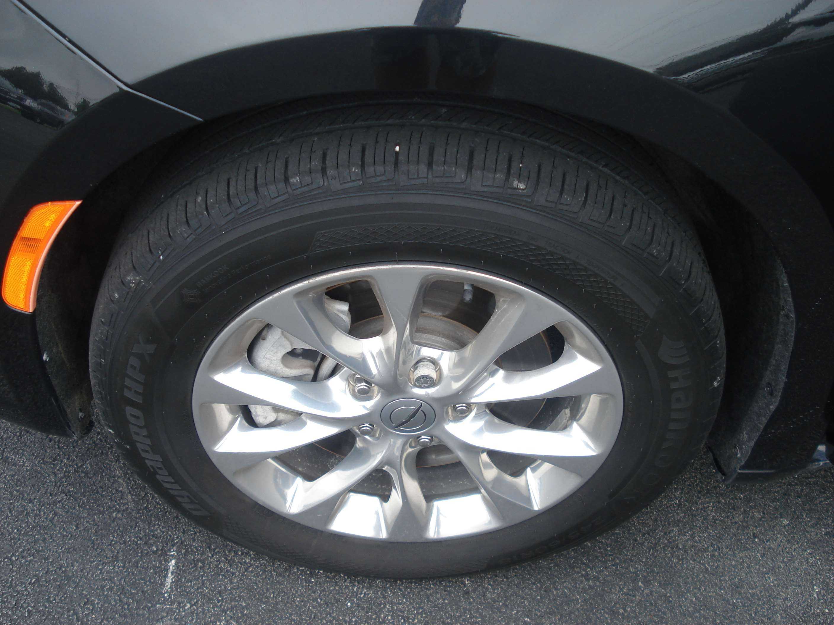 Chrysler Pacifica Image 10